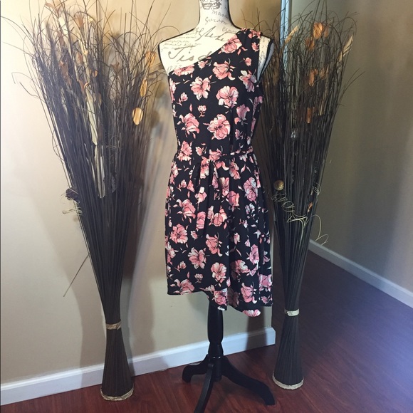 DR2 Floral Dress - Picture 2 of 4